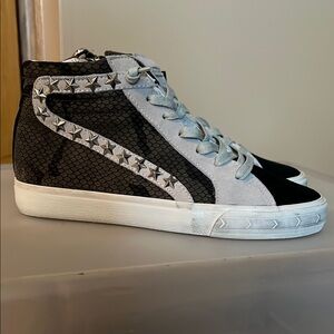 Vintage Havana Women's High top Sneakers with Star Accents (Women’s 7.5)